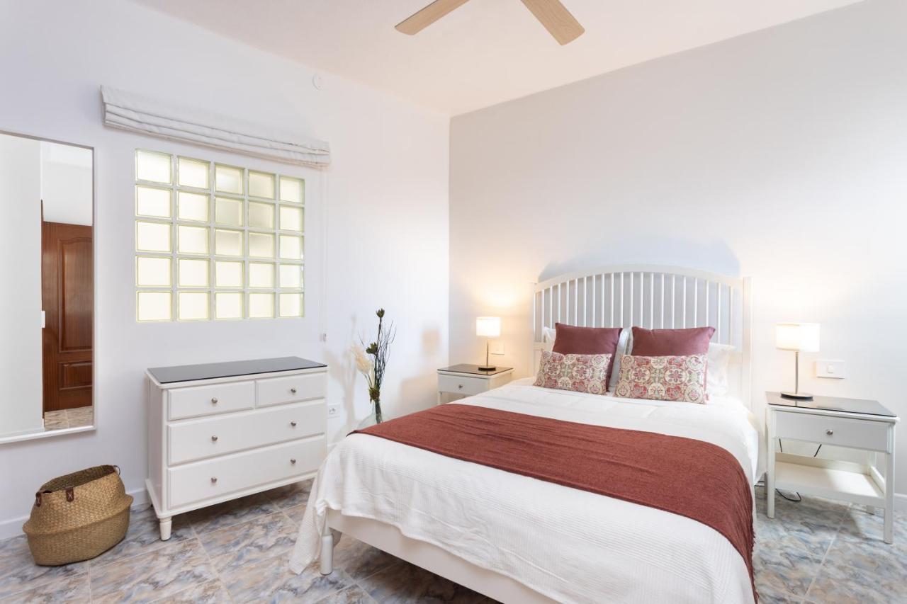 קנדלריה Home2Book Stunning Beachfront House With Sea Views מראה חיצוני תמונה